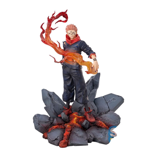 Figura Sukuna Fuga Luminasta 23 cm de Jujutsu Kaisen, vista de frente com base de chamas e rocha